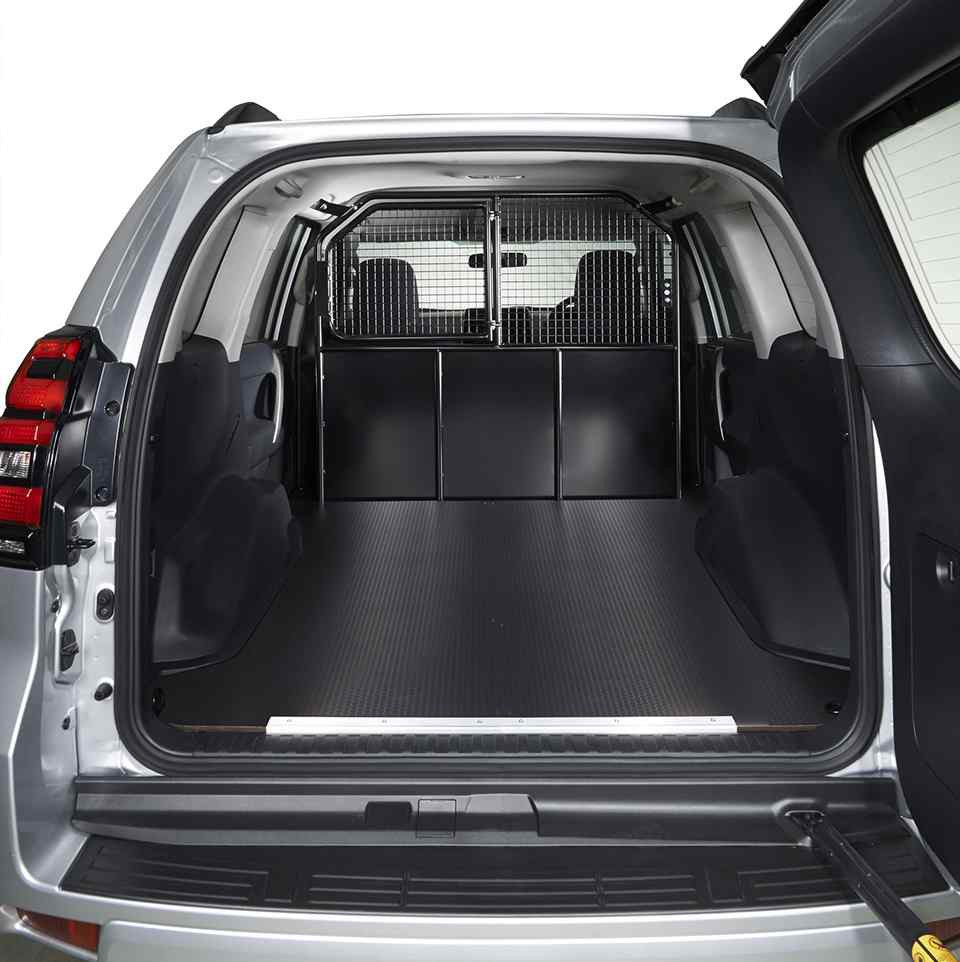Mitsubishi Pajero Sport SUV "bán tải" cho khách chạy dịch vụ 4