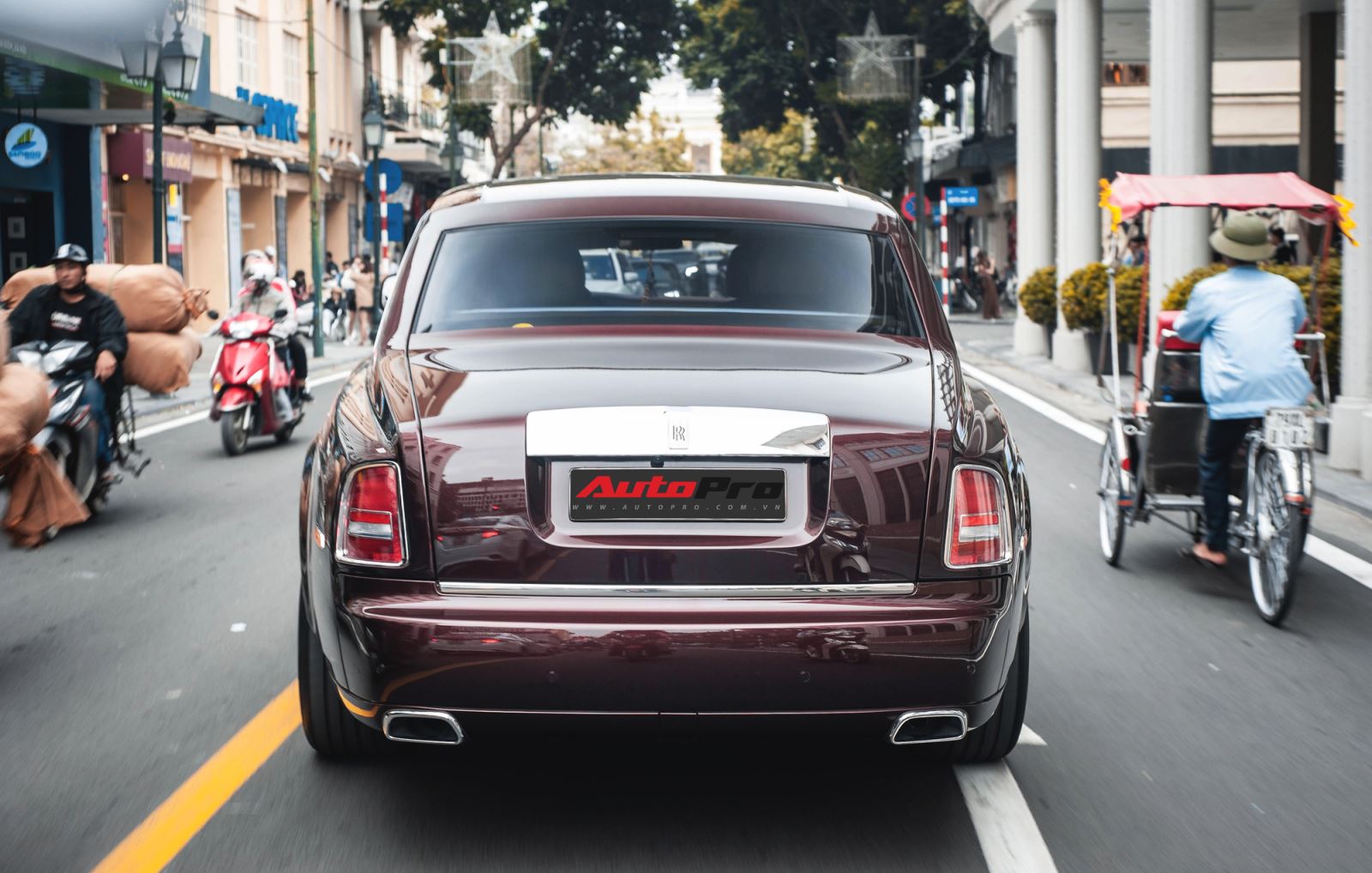 Ngắm Rolls-Royce Phantom 'Hòa bình Vinh quang' độc nhất vô nhị của đại gia Việt 9