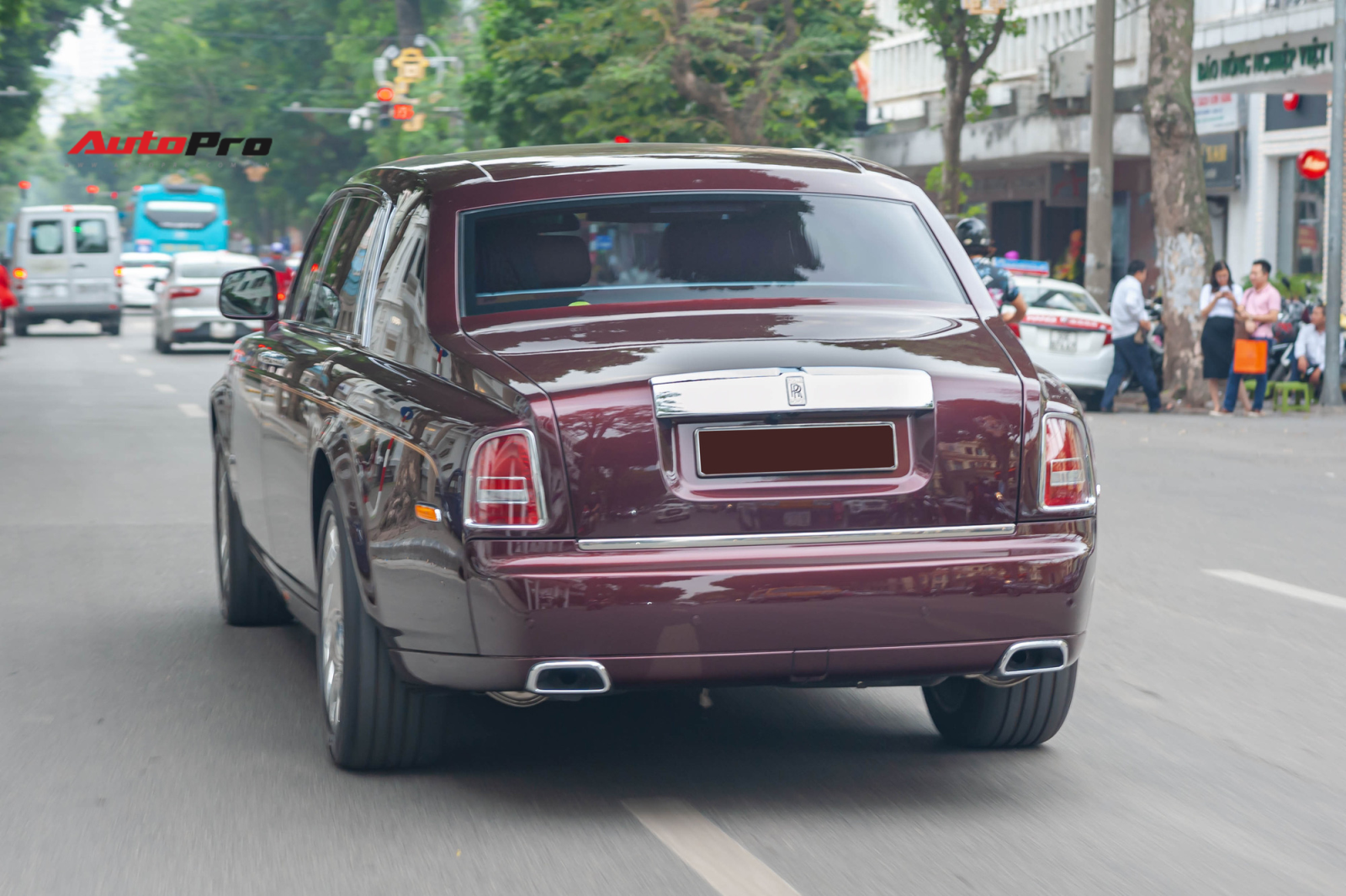Ngắm Rolls-Royce Phantom 'Hòa bình Vinh quang' độc nhất vô nhị của đại gia Việt 8