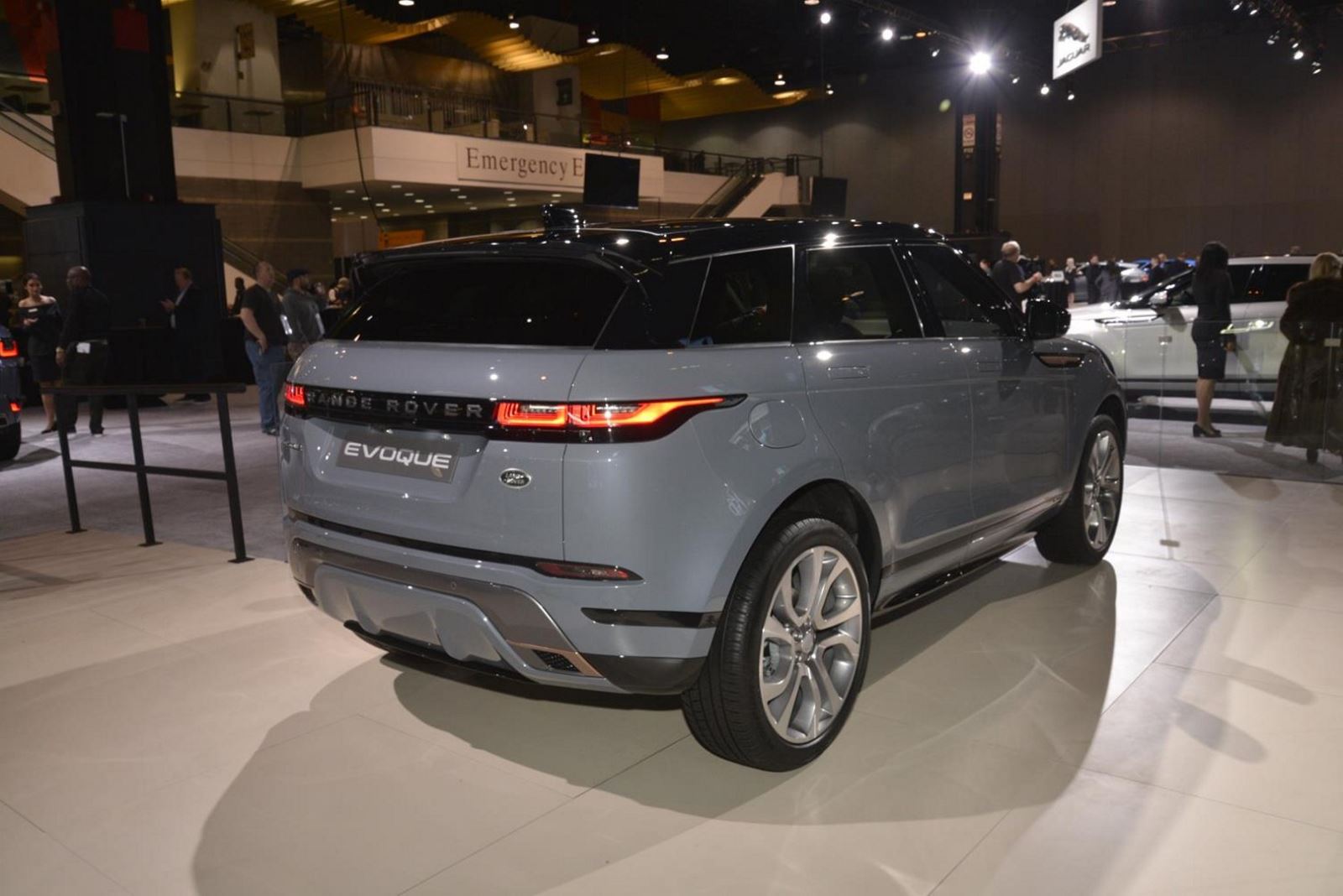 Range Rover Evoque First Edition 2020 chính hãng đầu tiên sắp về Việt Nam, giá tạm tính 4 tỷ đồng 2