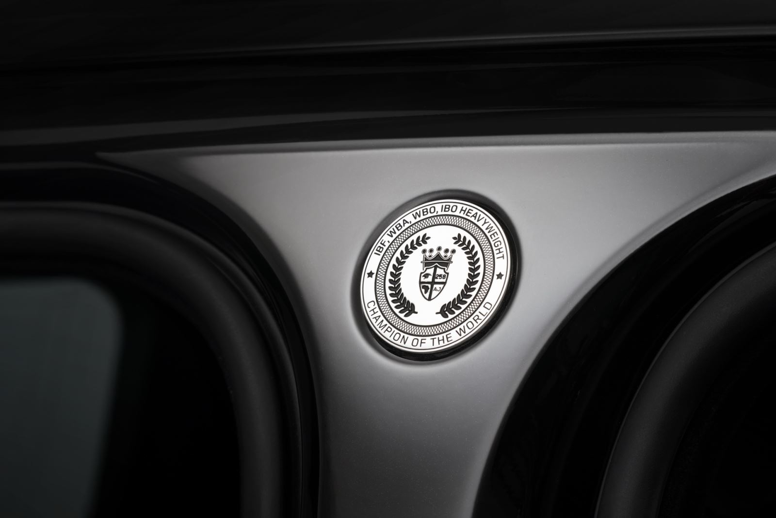Range Rover SVAutobiography độc nhất vô nhị cho vua quyền anh: Bên ngoài hầm hố nhưng bên trong mới nhiều điểm đặc biệt 2