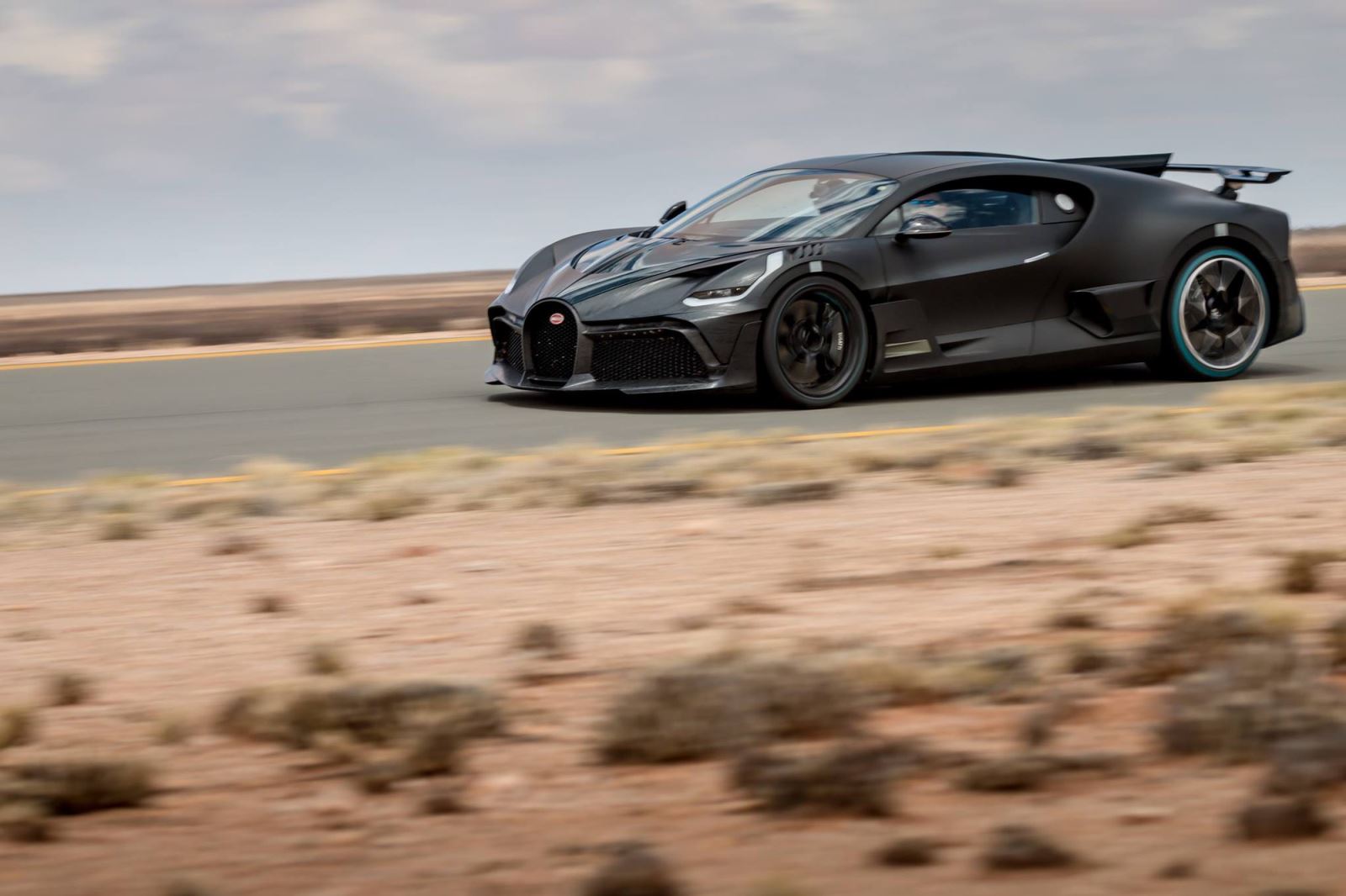 Thử siêu xe đình đám Bugatti Divo chạy 250 km/h trong cái nóng 40 độ liên tục không ngừng nghỉ 3
