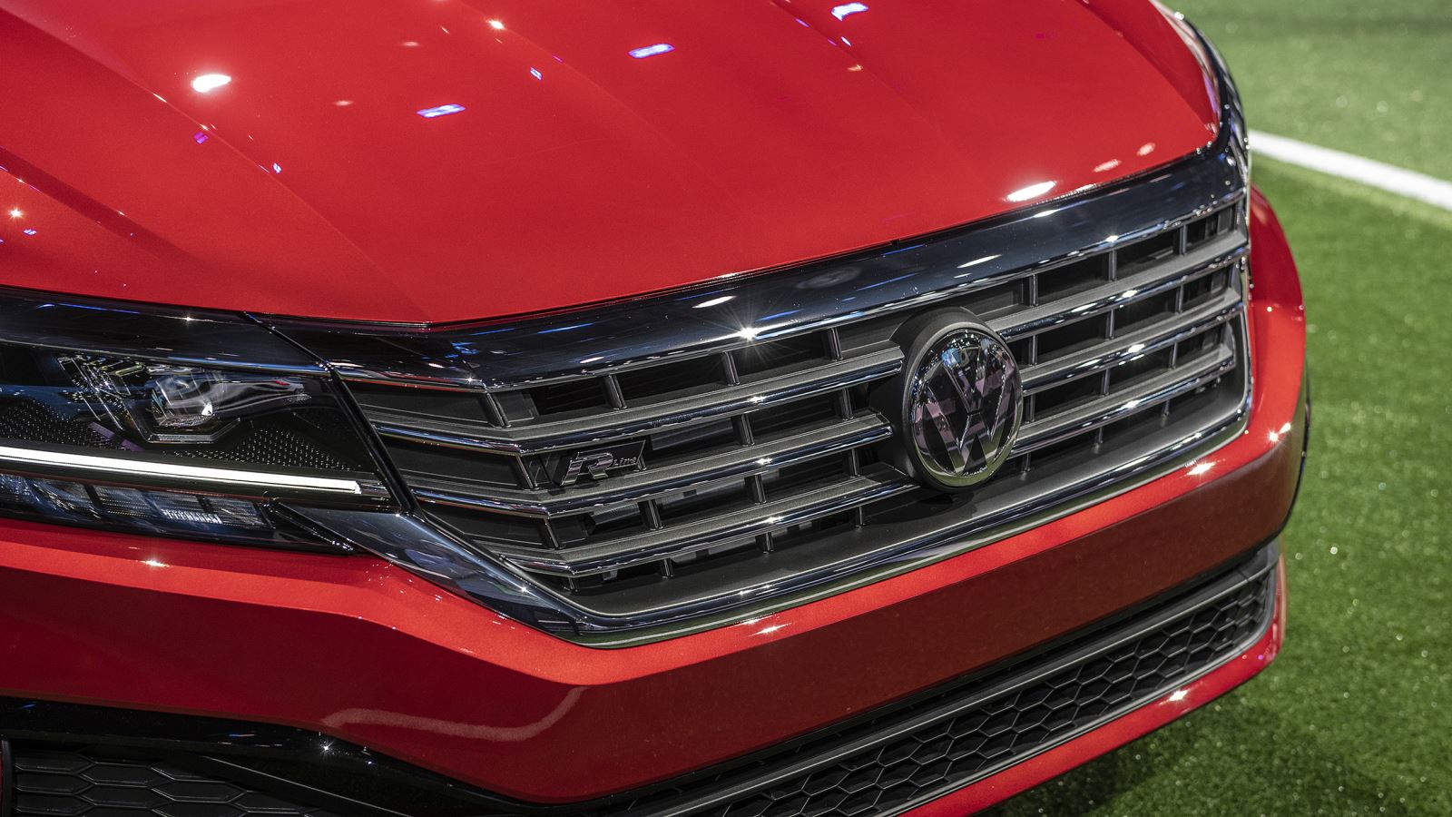 Volkswagen Passat 2020 ra mắt  với diện mạo hiện đại, thể thao và tiện nghi 6