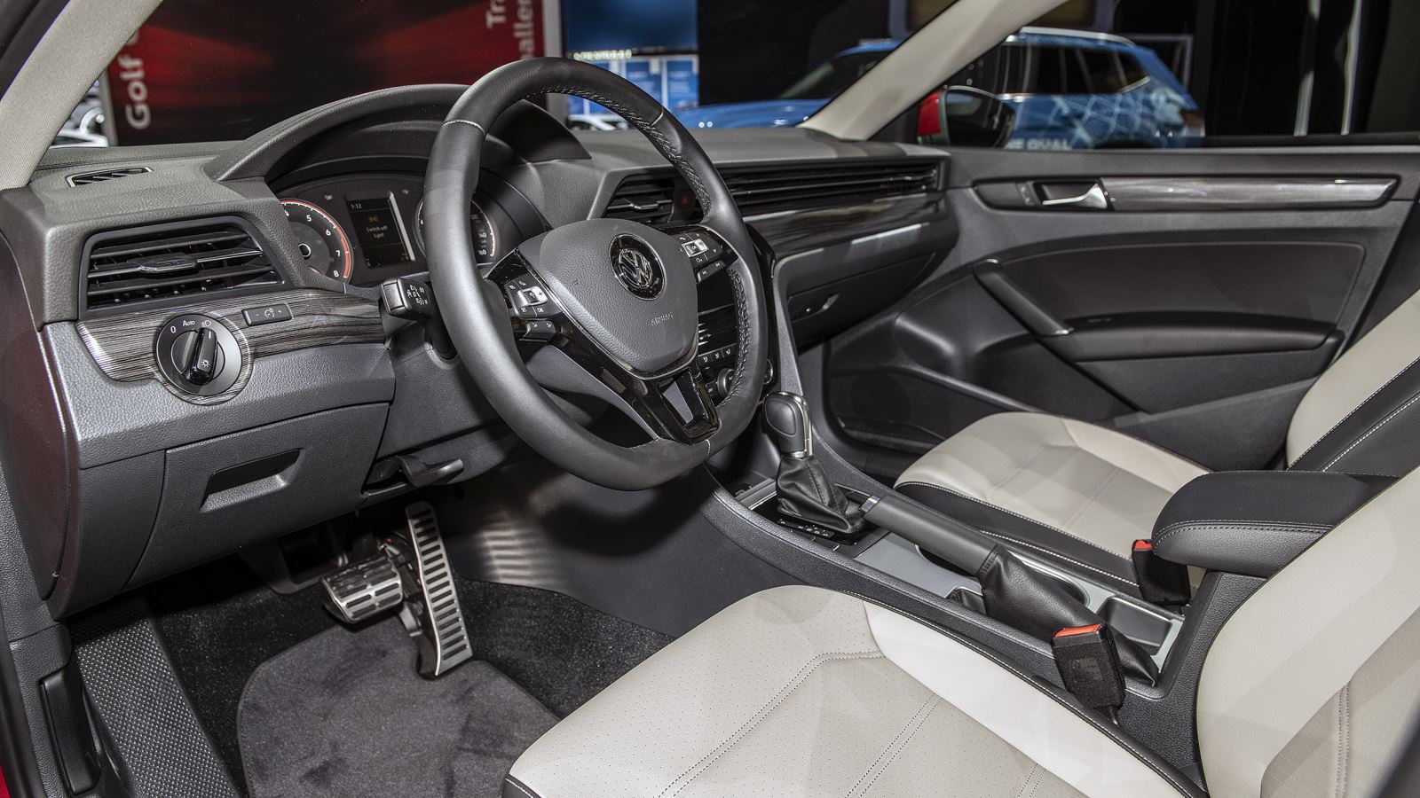 Volkswagen Passat 2020 ra mắt  với diện mạo hiện đại, thể thao và tiện nghi 8
